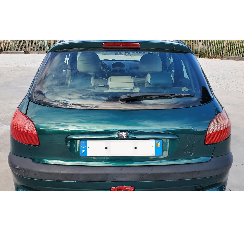 Pas d'envoi. Hayon PEUGEOT 206 parfait état à 50 euros dans les Alpes-Maritimes. Pas d'envoi